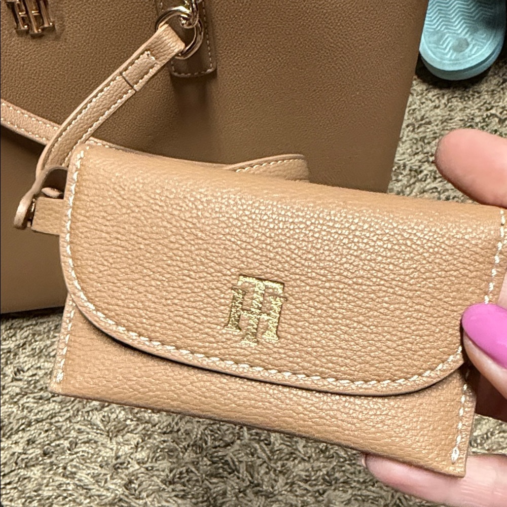 Tommy Hilfiger Camel Brown Tote - Picture 5 of 7